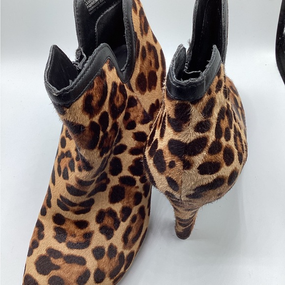 Women Leopard Print Boots - Picture 3 of 9